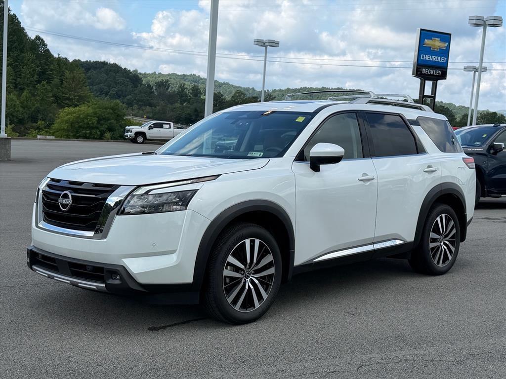 2025 Nissan Pathfinder Platinum 4WD