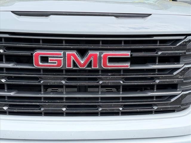 Used 2024  GMC ELEVATION image 3