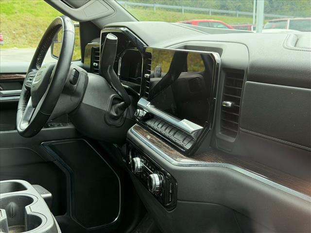 Used 2024  GMC ELEVATION image 9