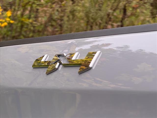 Used 2024  GMC ELEVATION image 12