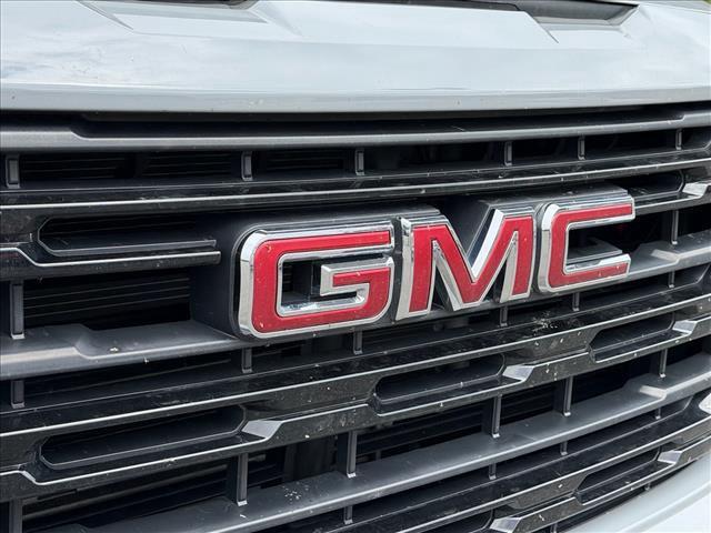Used 2024  GMC ELEVATION image 13