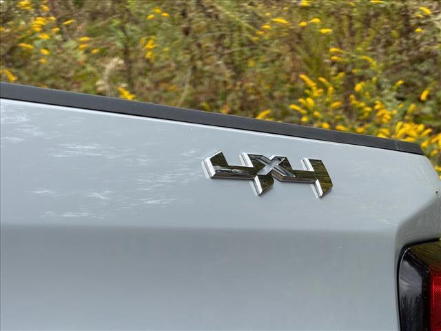 Used 2024  GMC ELEVATION image 15