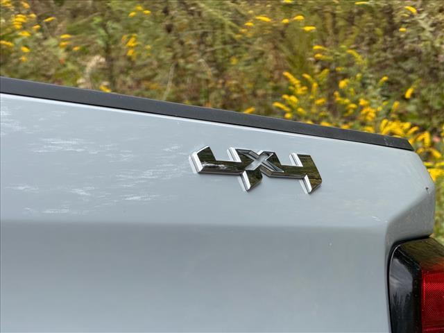 Used 2024  GMC ELEVATION image 16
