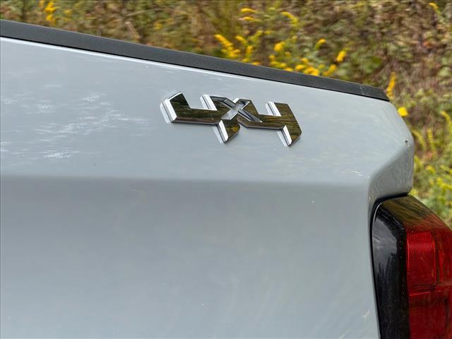 Used 2024  GMC ELEVATION image 18