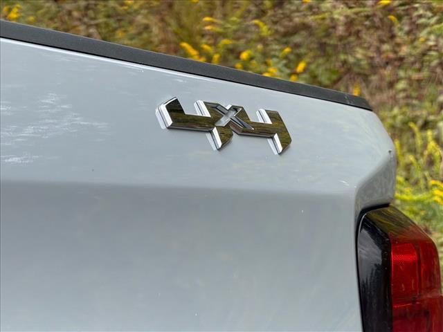 Used 2024  GMC ELEVATION image 21