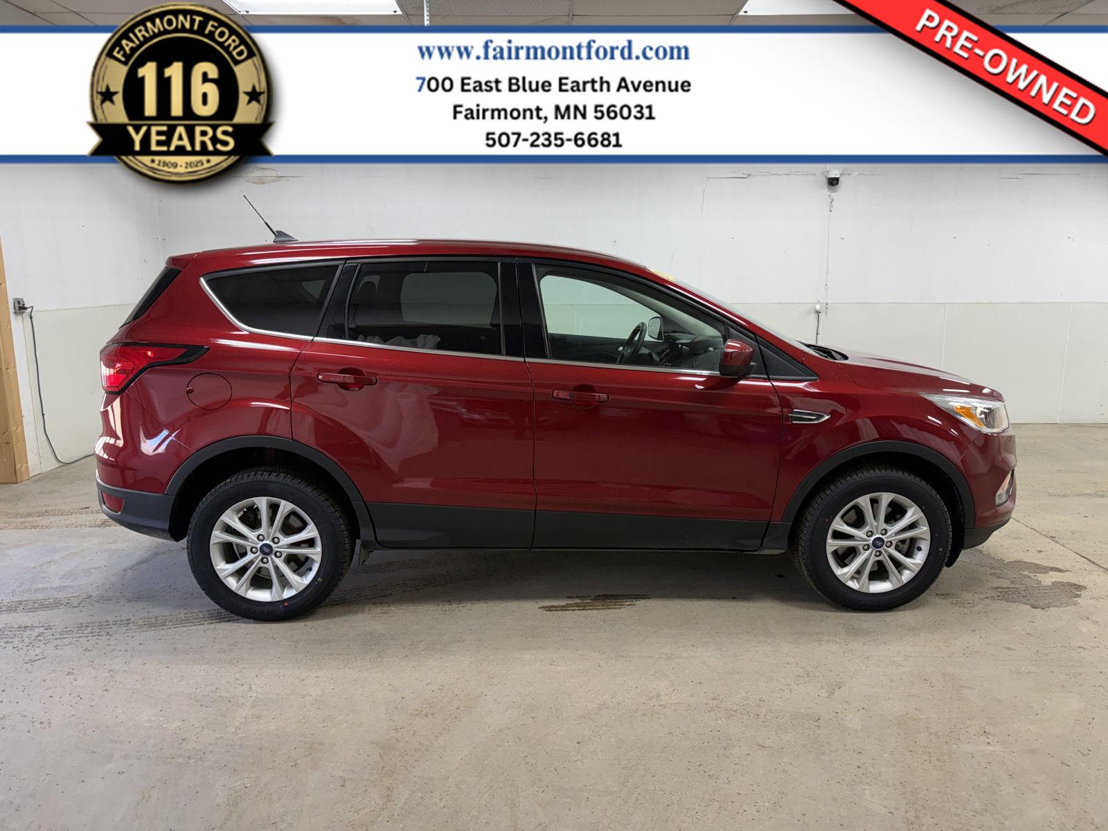 Red 2019 Ford Escape SE AWD SUV / Crossover All-Wheel Drive