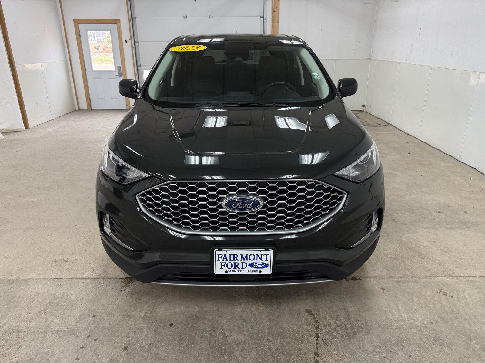 View vehicle photo 3