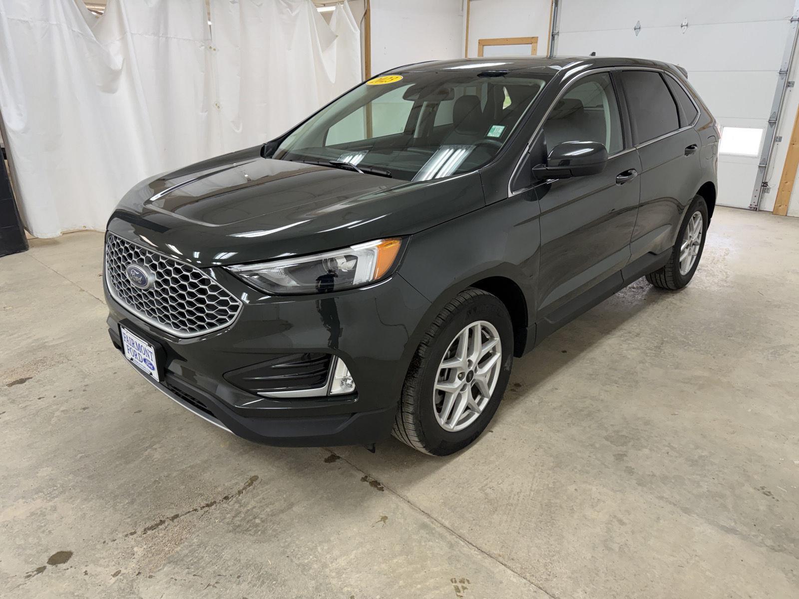 View vehicle photo 4