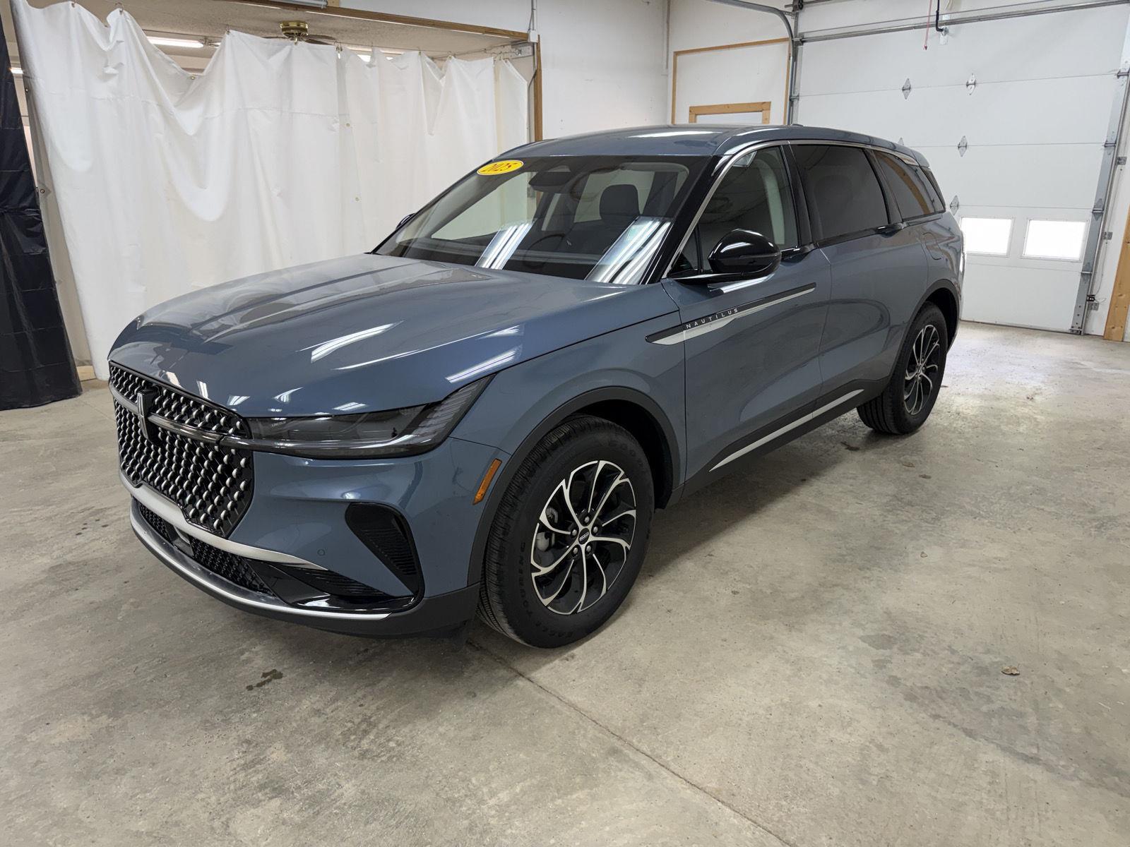 View vehicle photo 4
