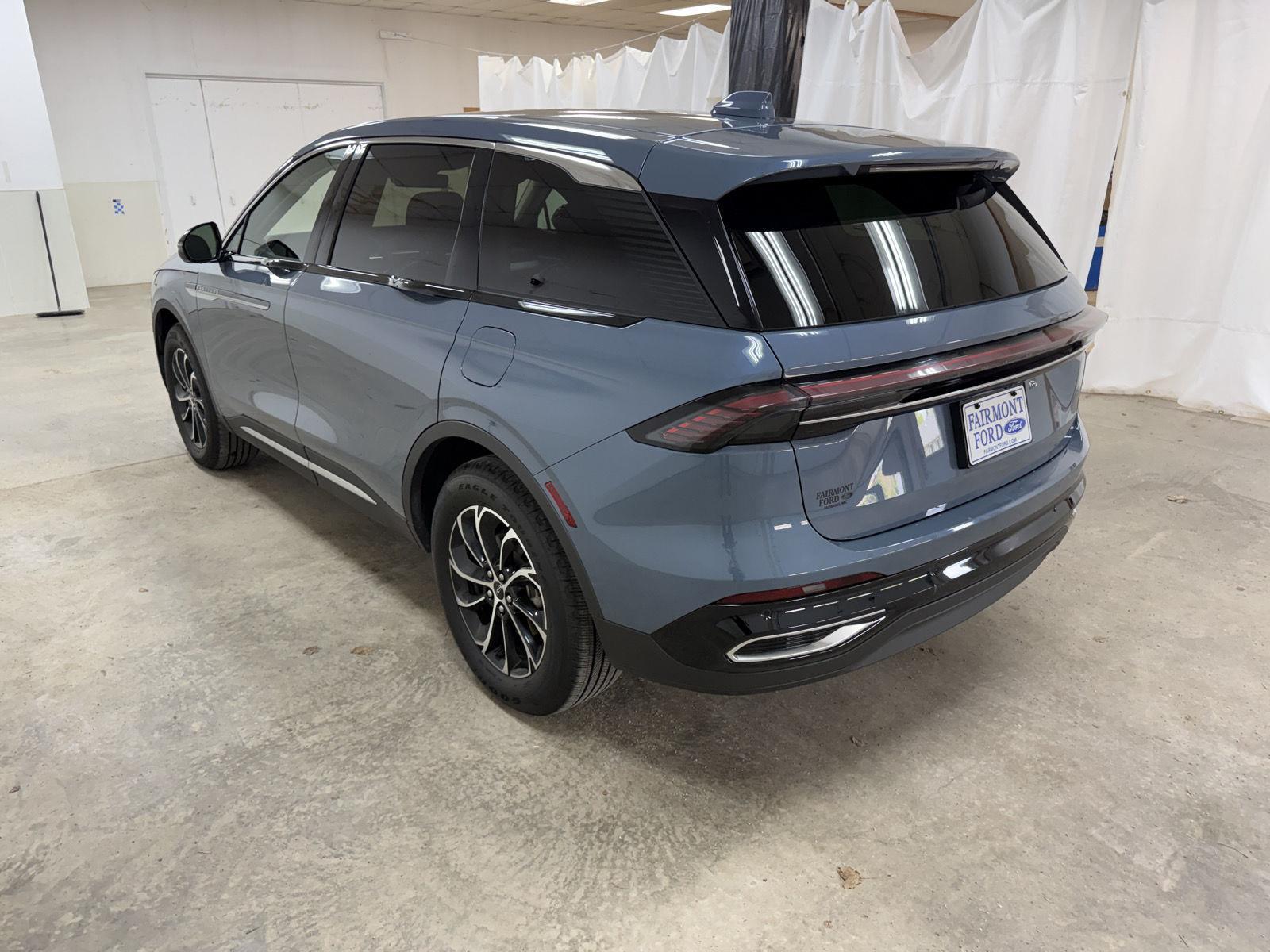 View vehicle photo 5