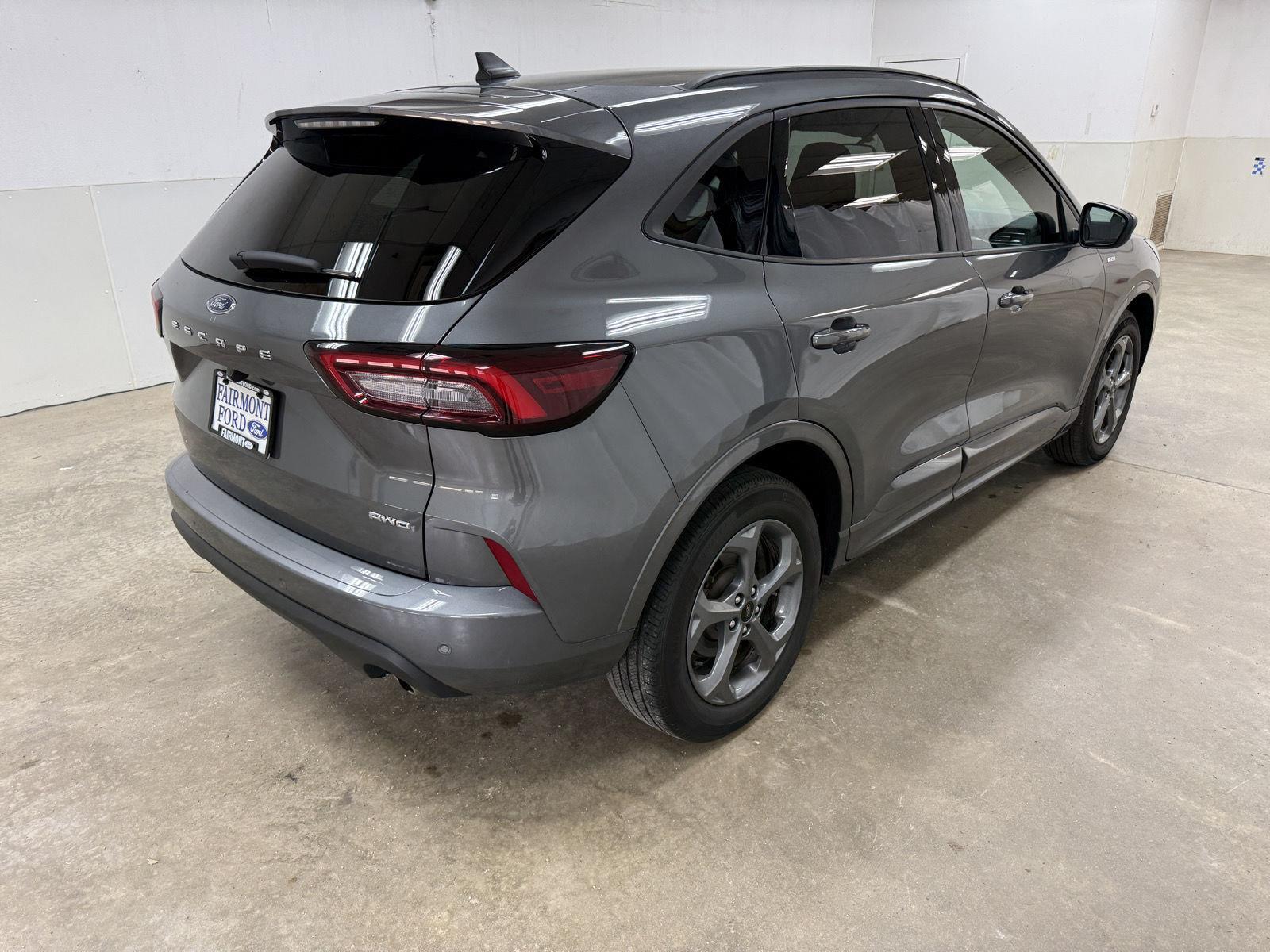 View vehicle photo 7