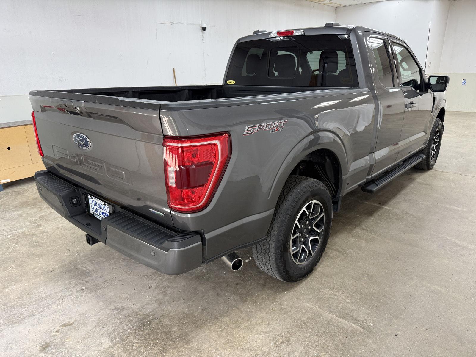 View vehicle photo 7