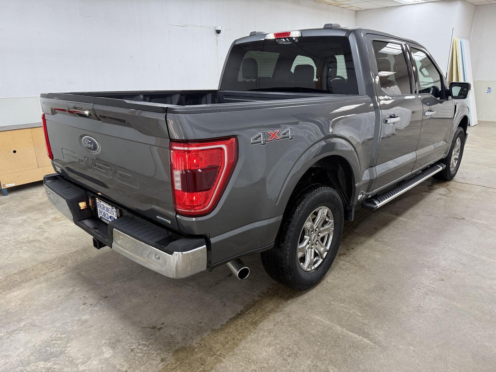 View vehicle photo 7