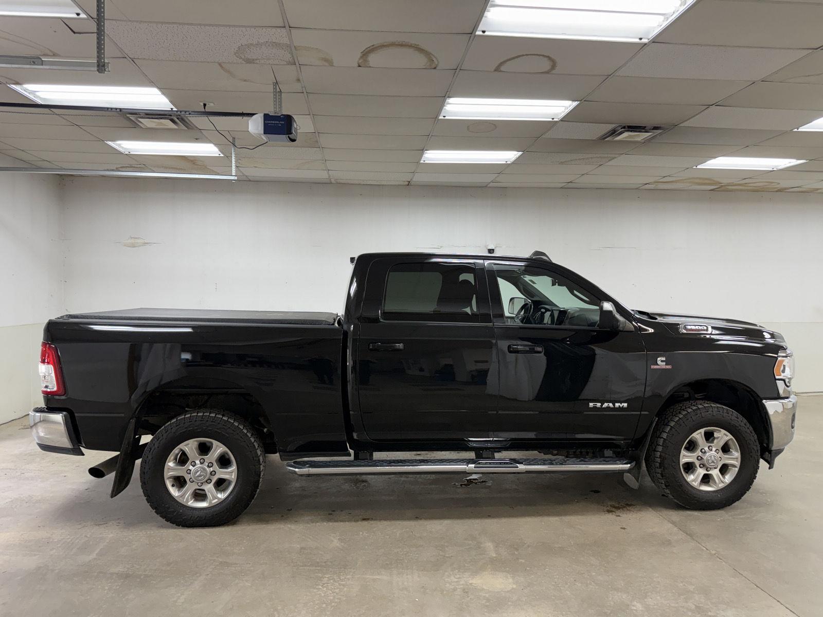 Diamond Black Crystal Pearlcoat 2022 RAM 3500 Pickup Truck Four-Wheel Drive 6-Speed Automatic