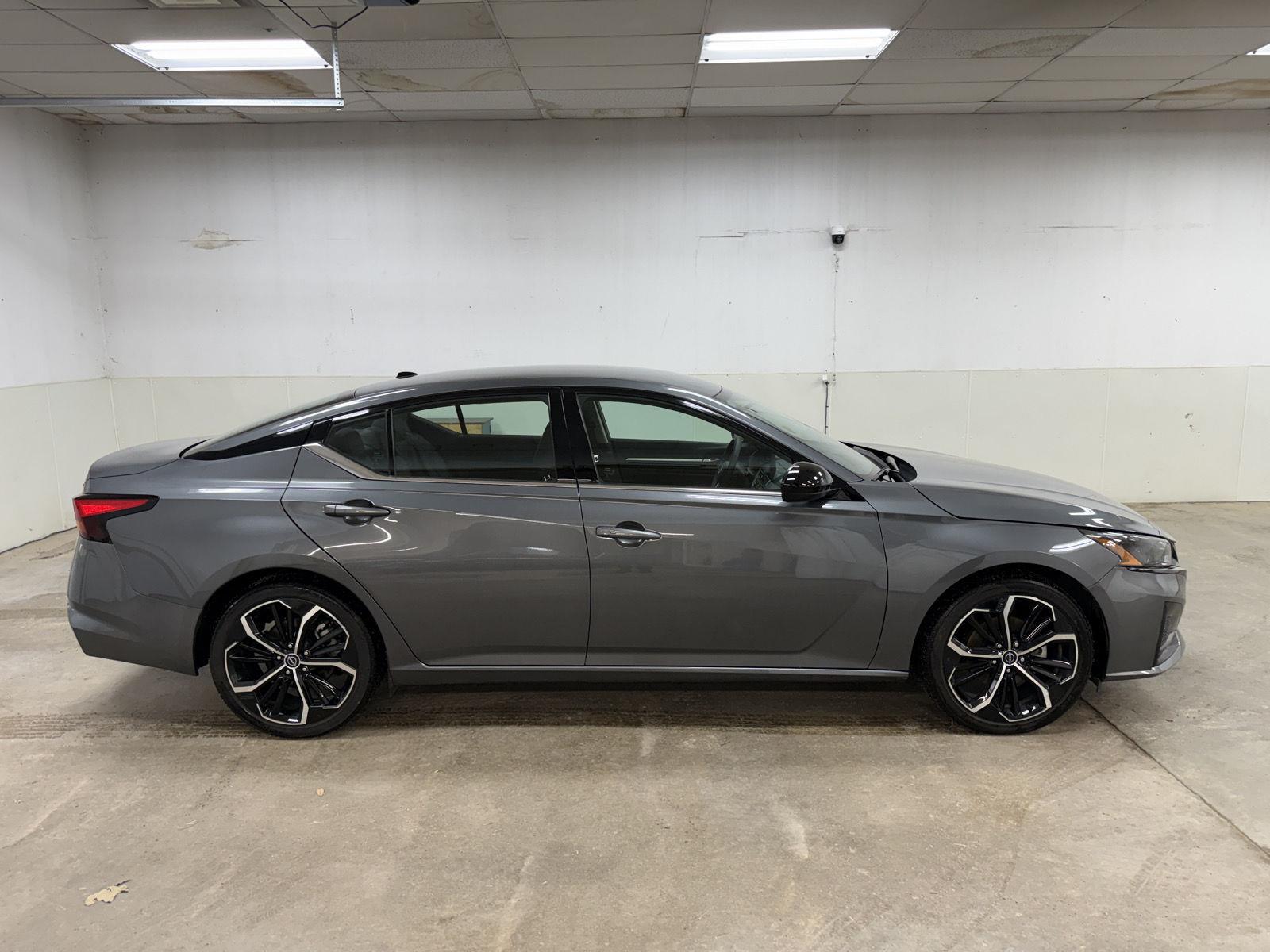 Gray (Gun Metallic) 2026 Nissan Altima Sedan Front-Wheel Drive Continuously Variable Transmission
