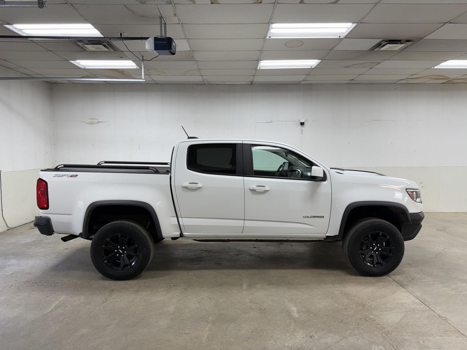 Summit White 2018 Chevrolet Colorado Pickup Truck Four-Wheel Drive 8-Speed Automatic