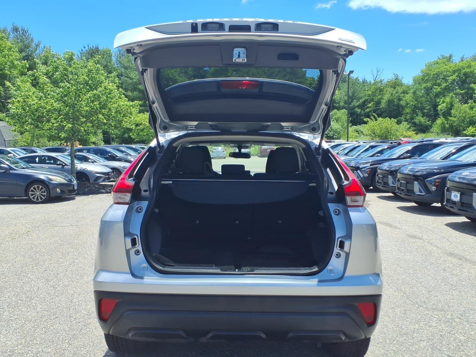 View vehicle photo 7