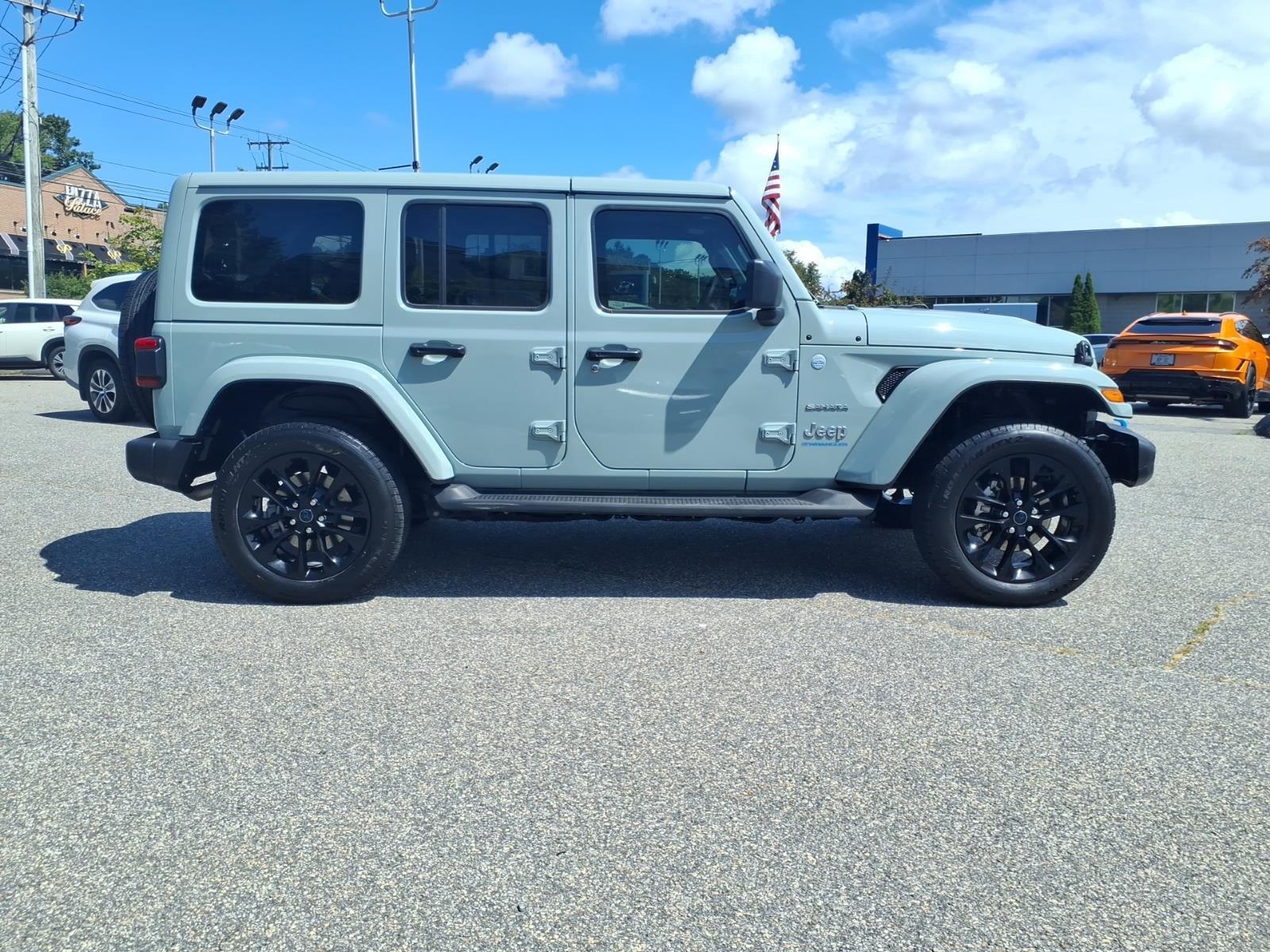 View vehicle photo 4