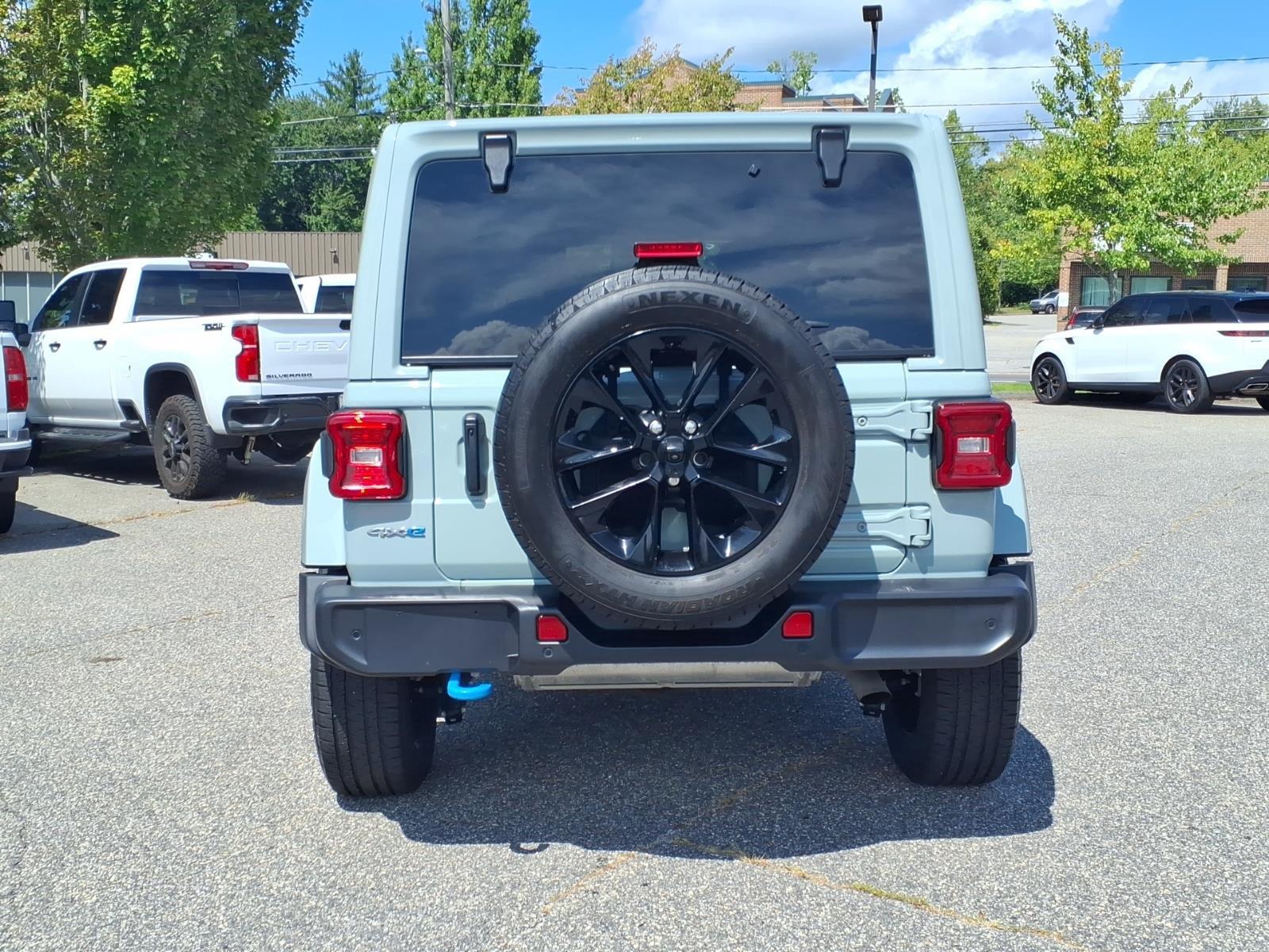 View vehicle photo 6