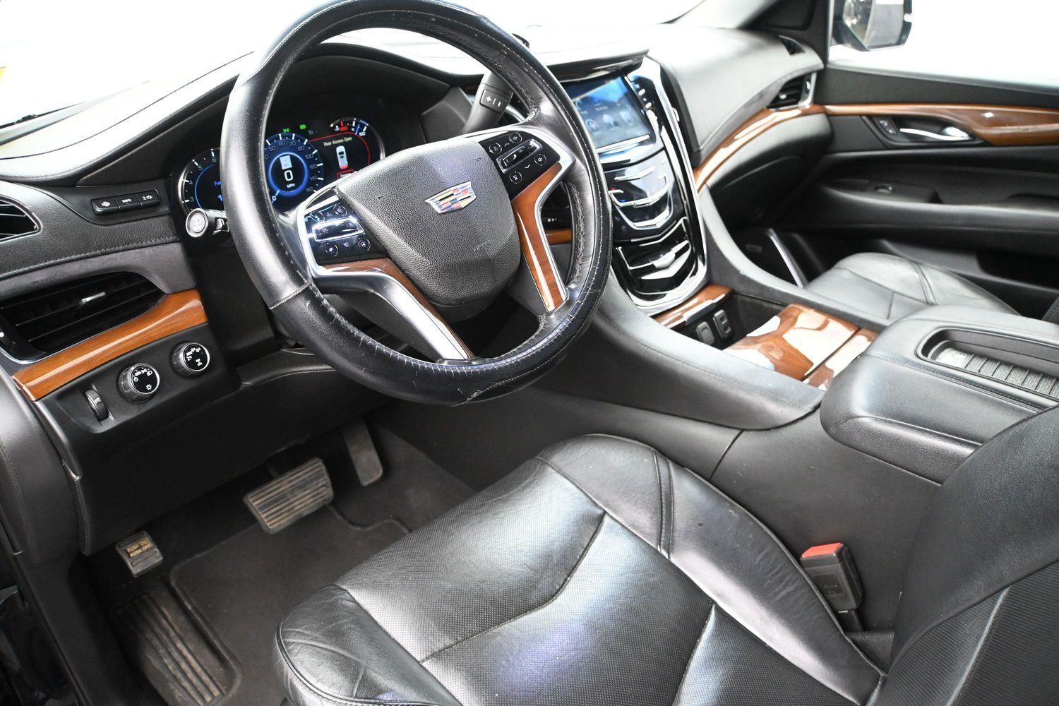 Cadillac Escalade ESV Luxury - Image 2