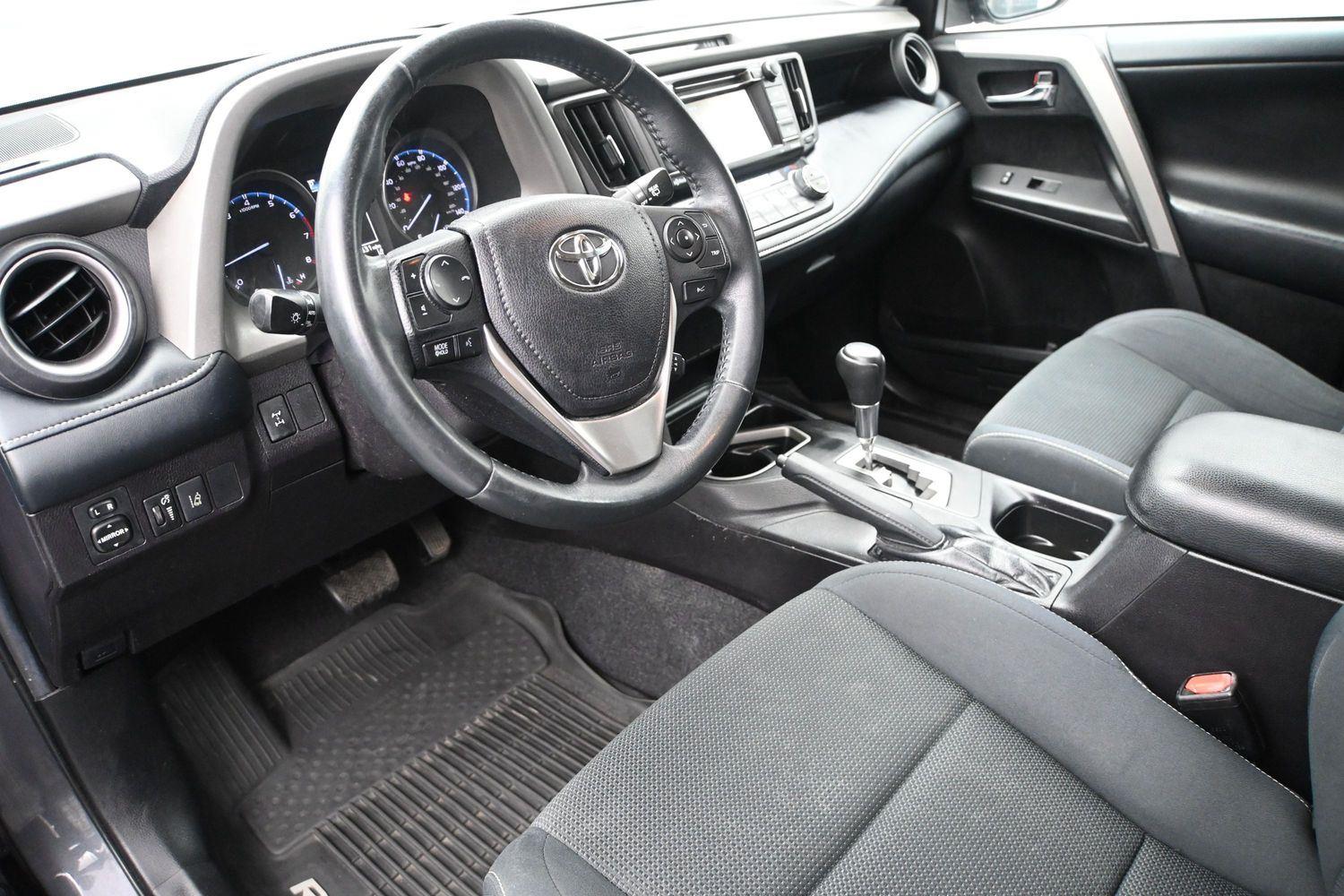 Toyota RAV4 XLE - Image 2
