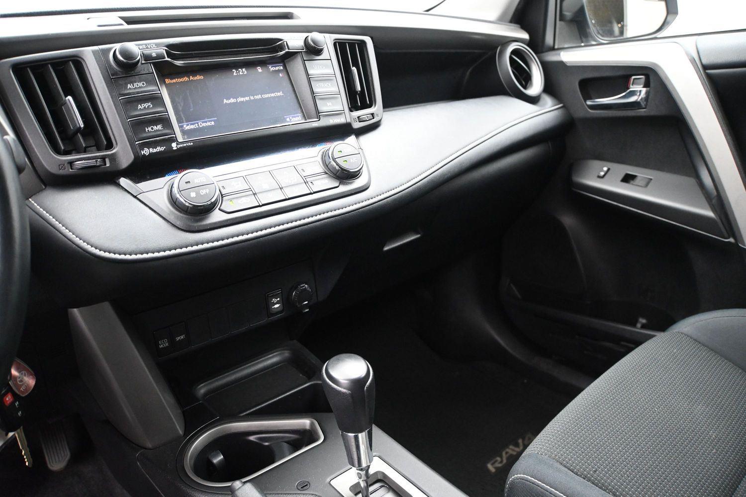 Toyota RAV4 XLE - Image 4