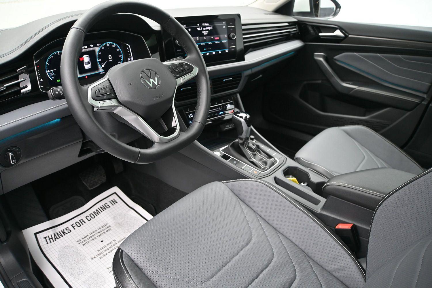 Volkswagen Jetta SEL - Image 2