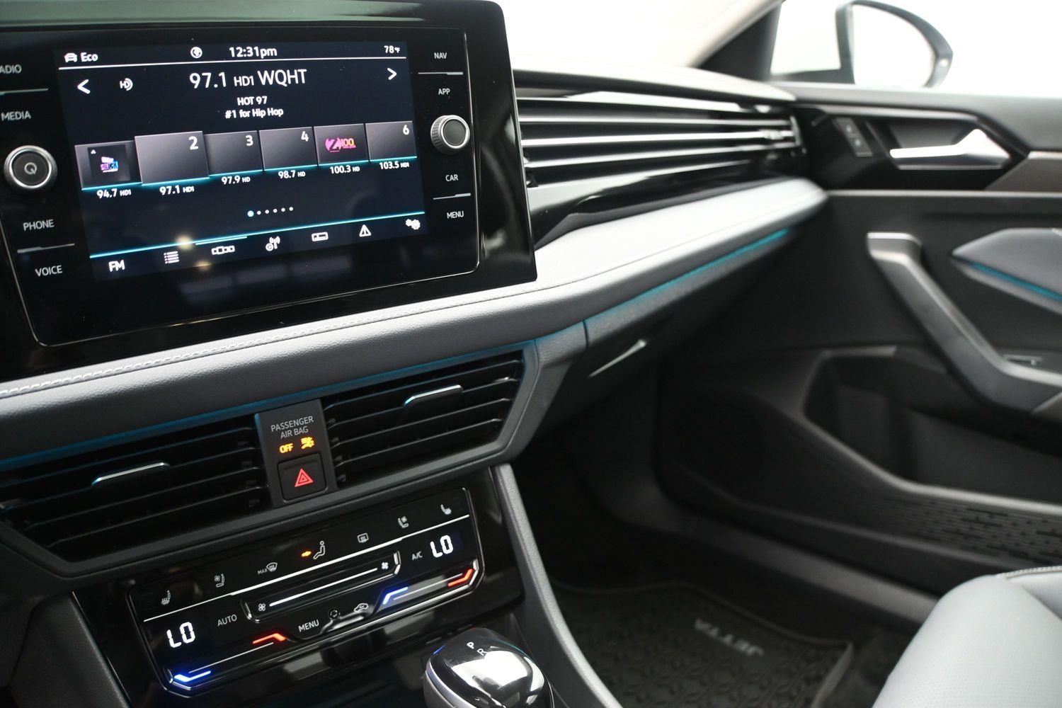 Volkswagen Jetta SEL - Image 4