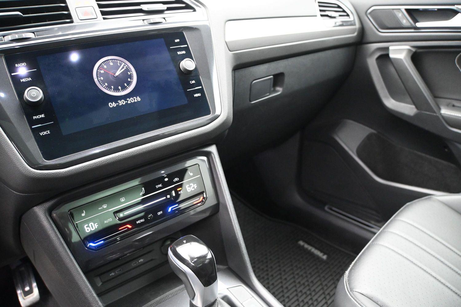 Volkswagen Tiguan SE R-Line Black - Image 4