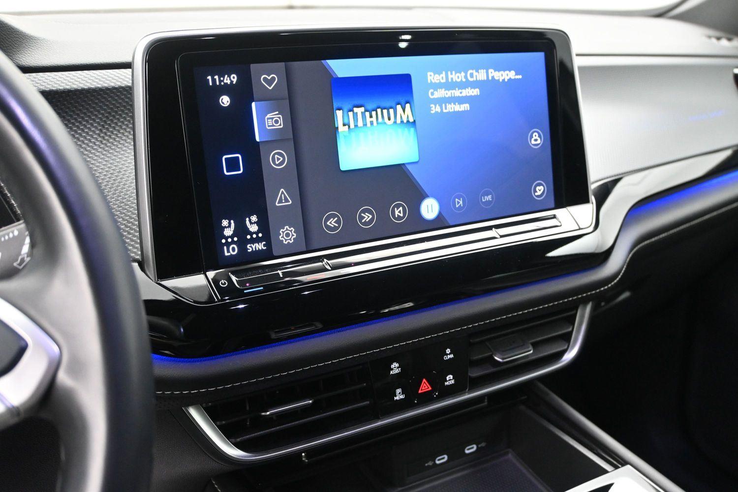 Volkswagen Atlas Cross Sport 2.0T SEL R-Line - Image 4