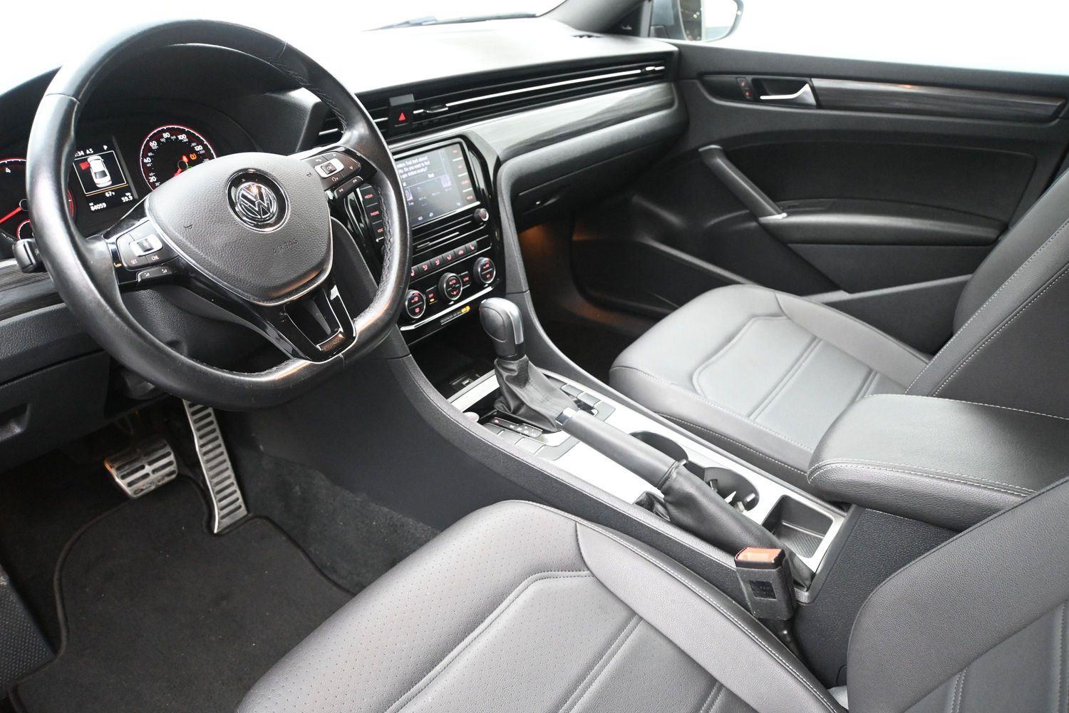 Volkswagen Passat 2.0T R-Line - Image 2