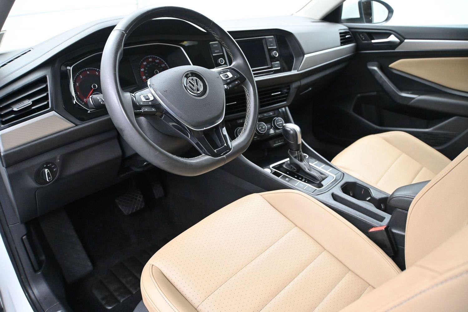 Volkswagen Jetta SE - Image 2