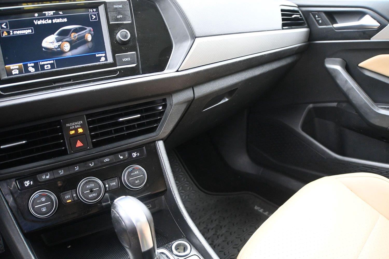 Volkswagen Jetta SE - Image 4