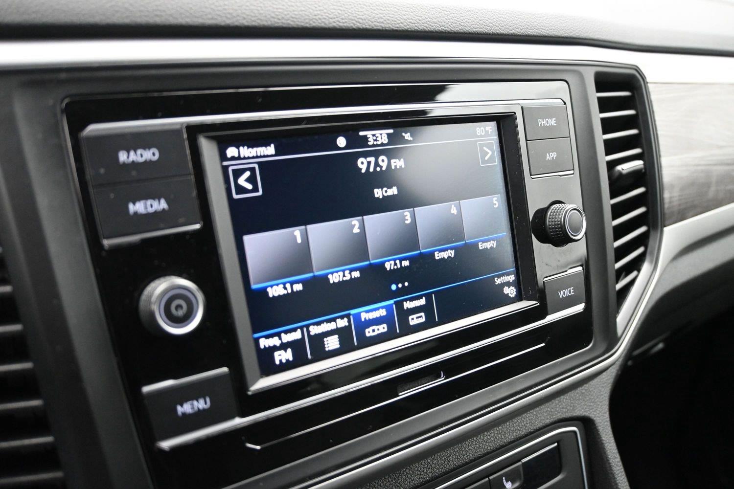 Volkswagen Atlas Cross Sport 2.0T SE - Image 4