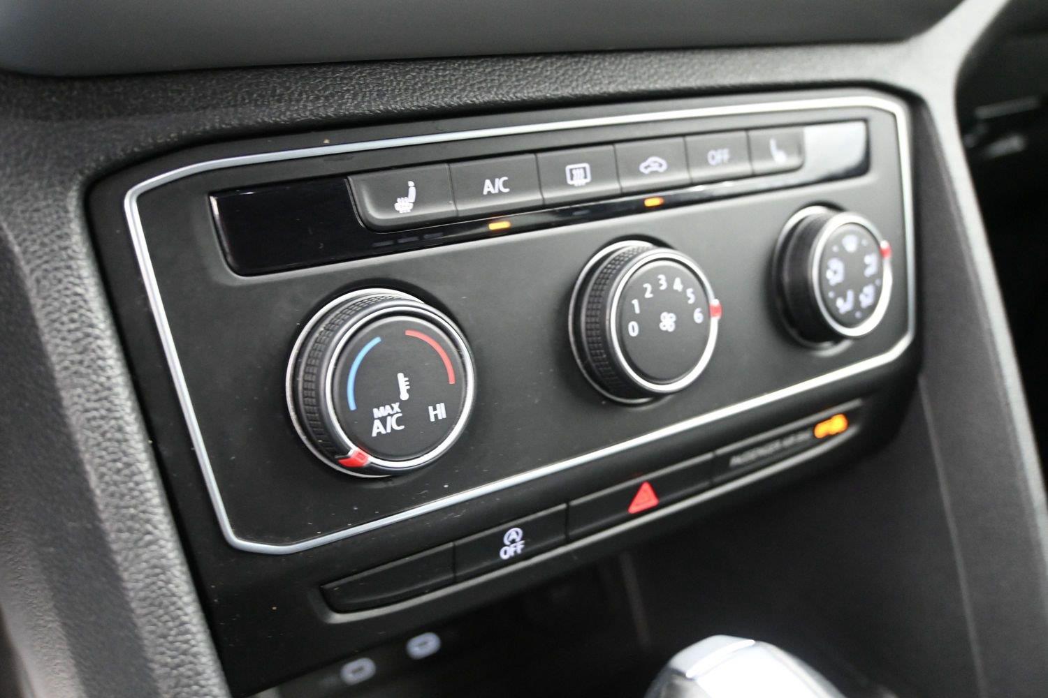 Volkswagen Atlas Cross Sport 2.0T SE - Image 5