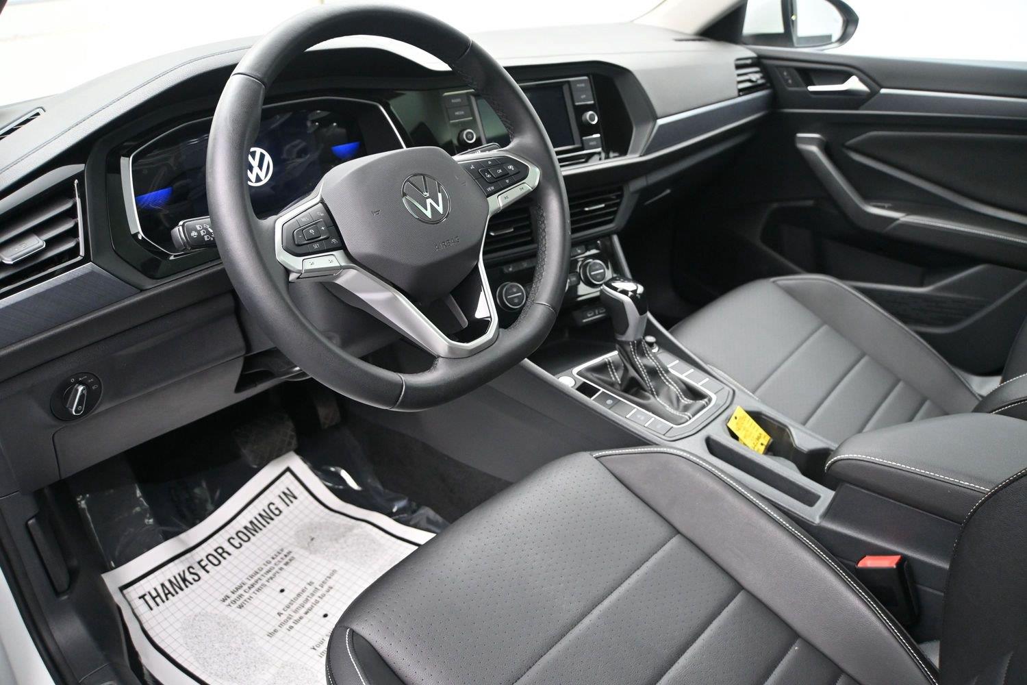 Volkswagen Jetta SE - Image 2