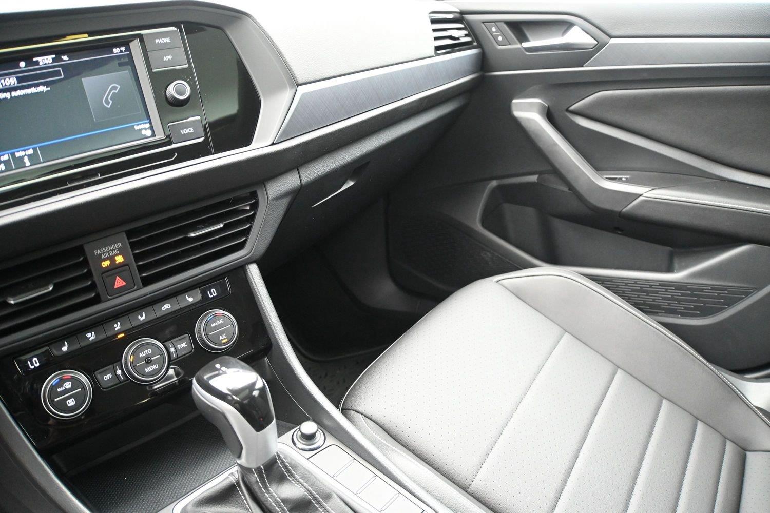 Volkswagen Jetta SE - Image 4