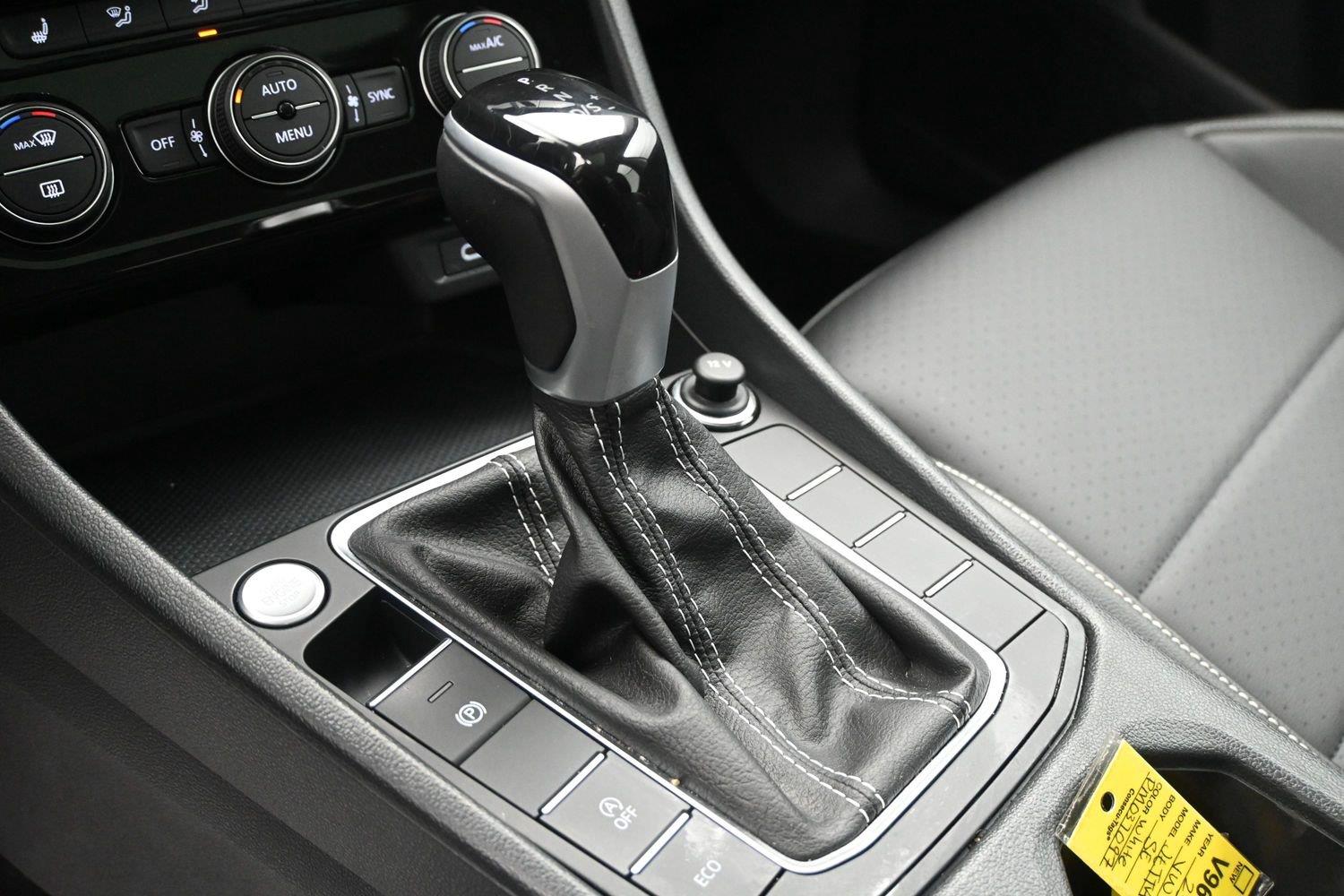 Volkswagen Jetta SE - Image 5
