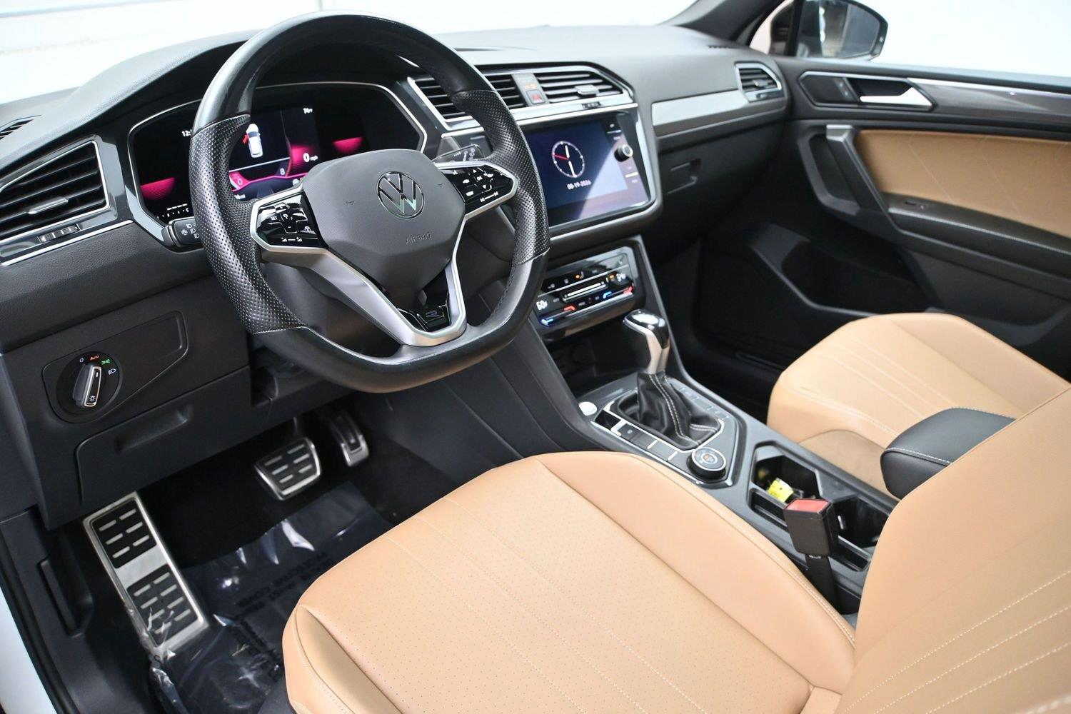 Volkswagen Tiguan SE R-Line Black - Image 2