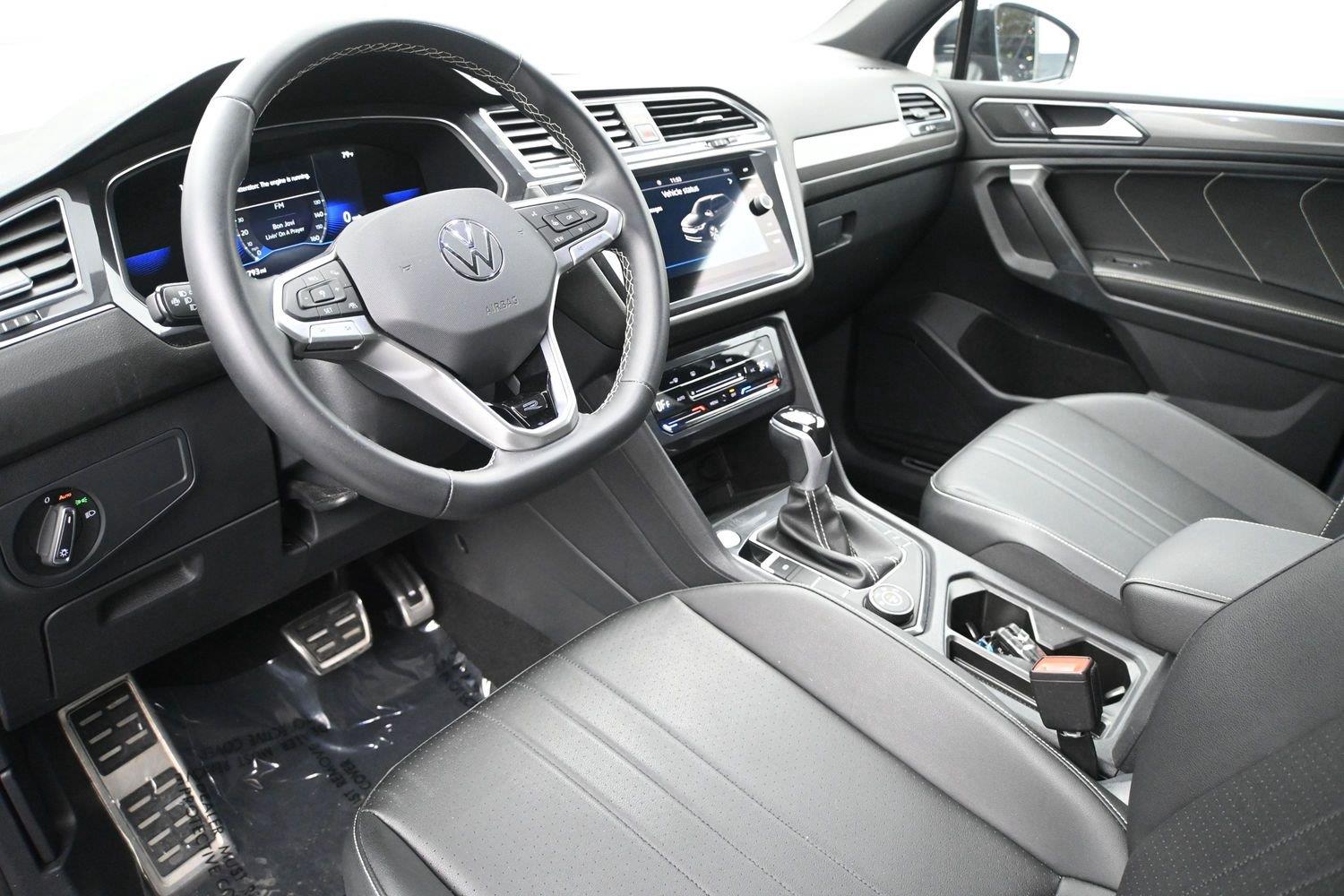 Volkswagen Tiguan SE R-Line Black - Image 2
