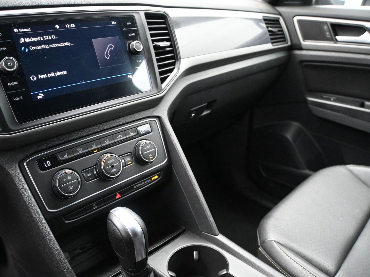 Volkswagen Atlas Cross Sport 3.6L V6 SE w/Technology R-Line - Image 4