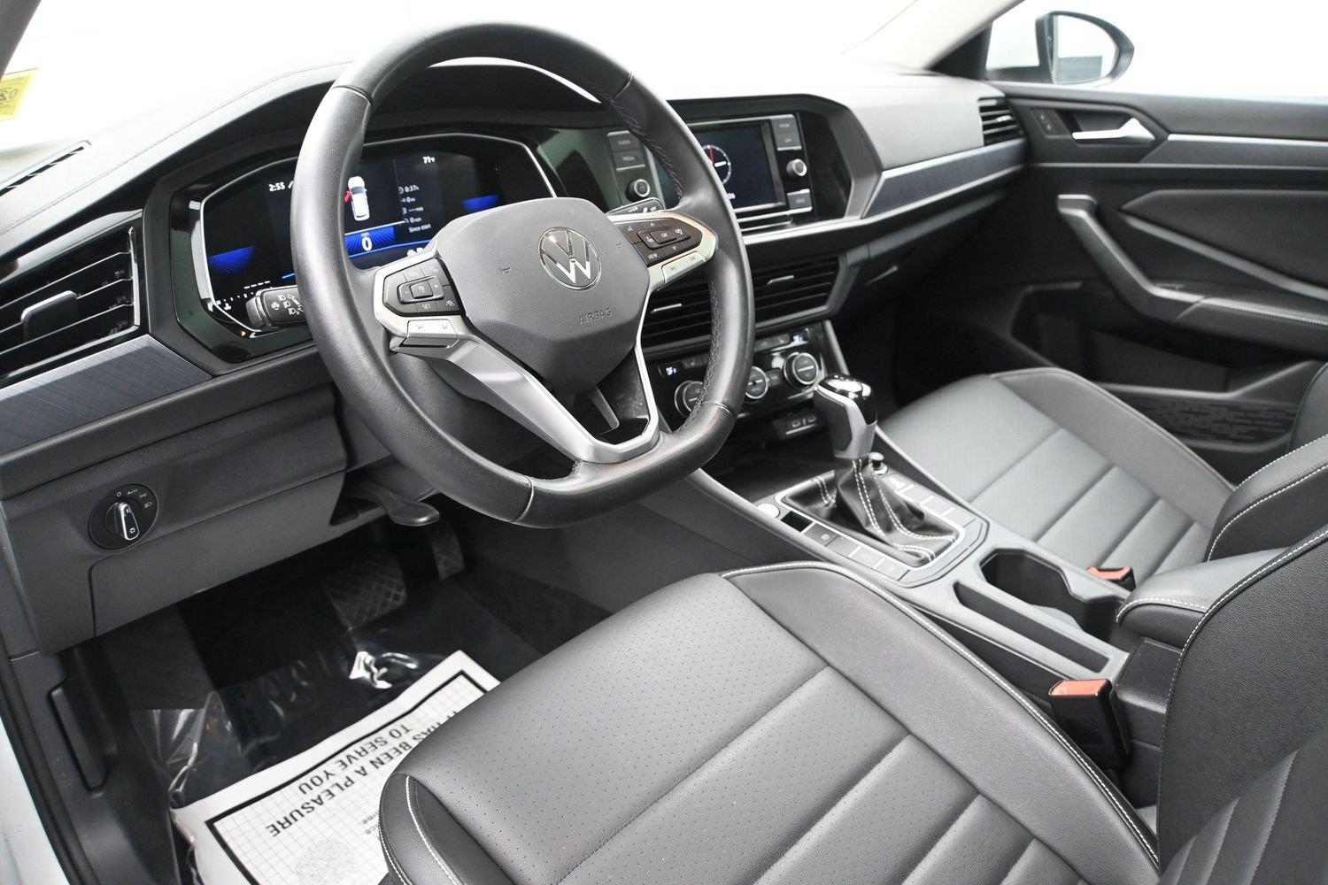 Volkswagen Jetta SE - Image 2