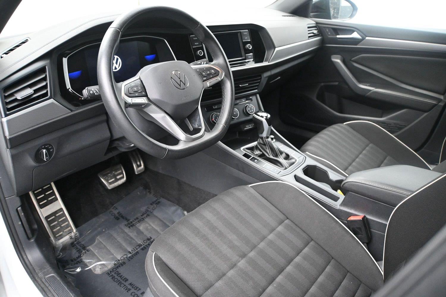 Volkswagen Jetta Sport - Image 2