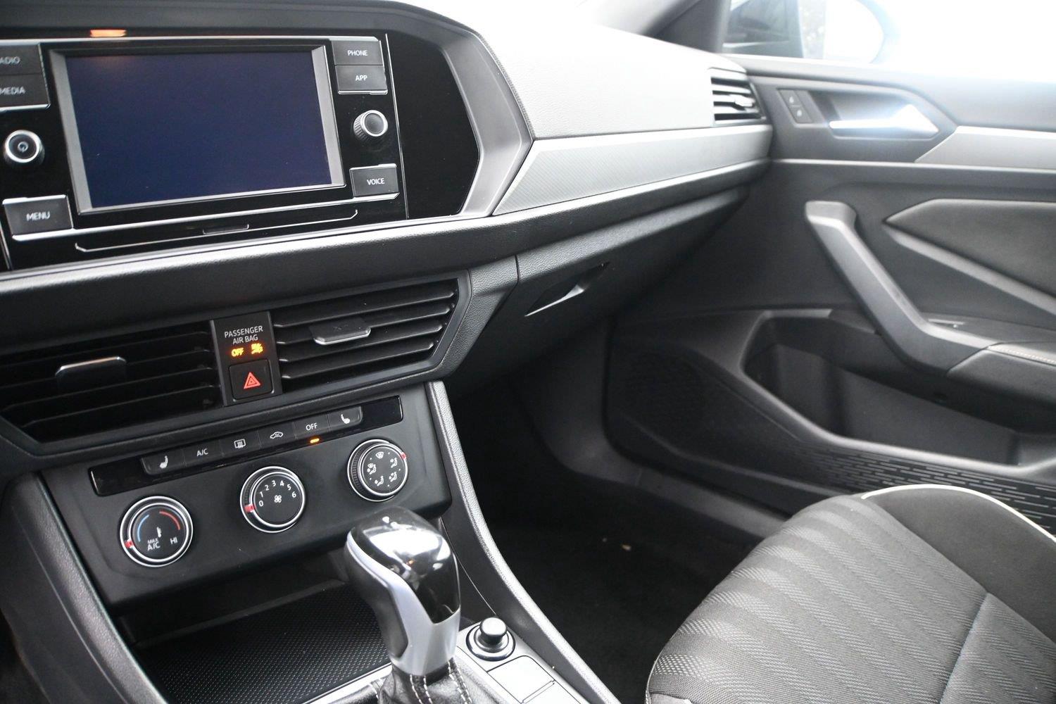 Volkswagen Jetta Sport - Image 4