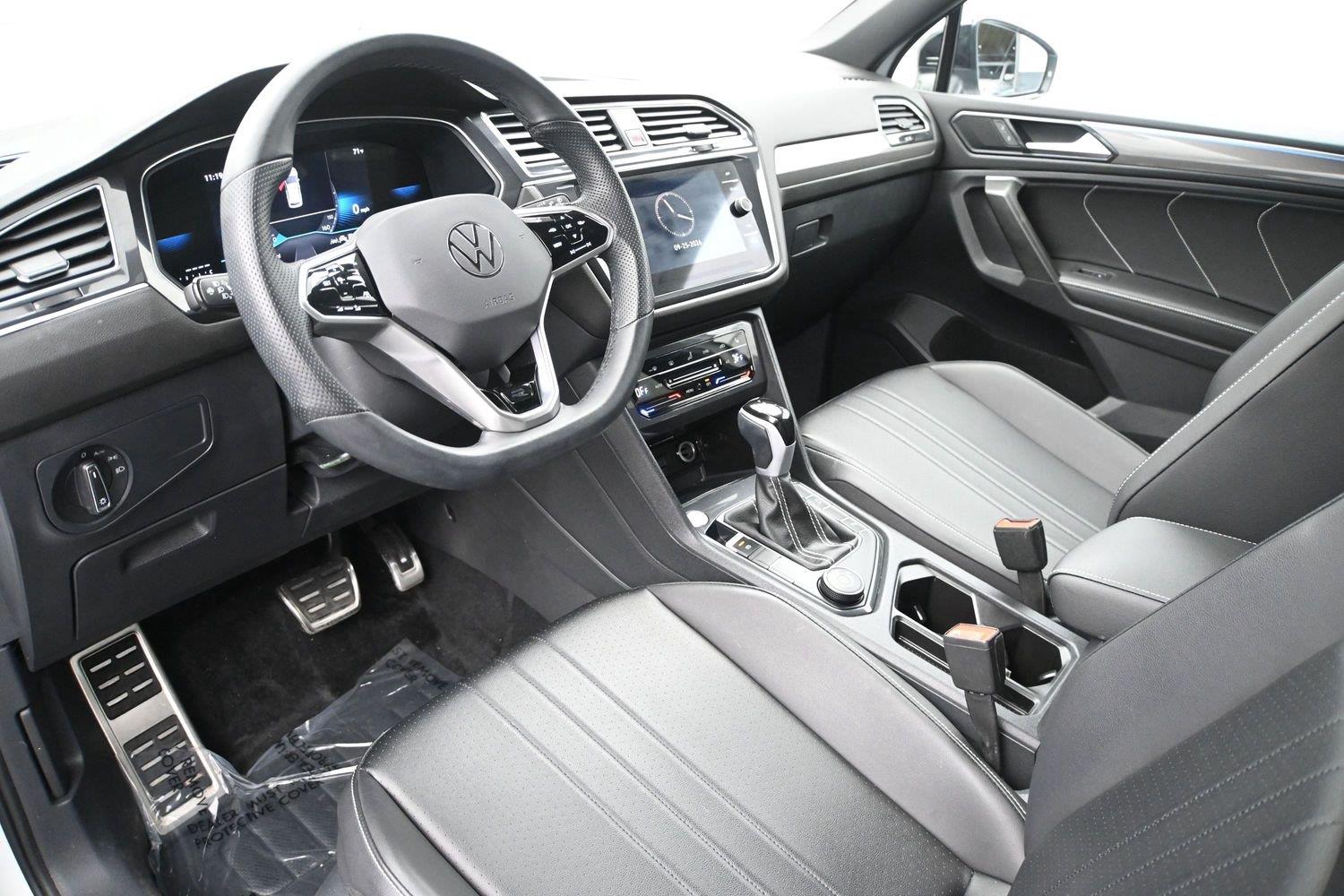 Volkswagen Tiguan SE R-Line Black - Image 2