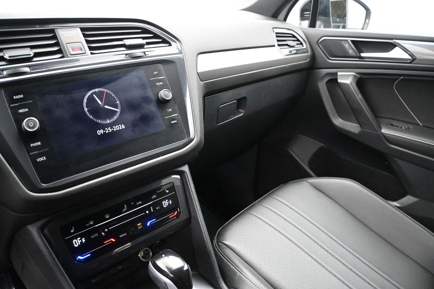 Volkswagen Tiguan SE R-Line Black - Image 4