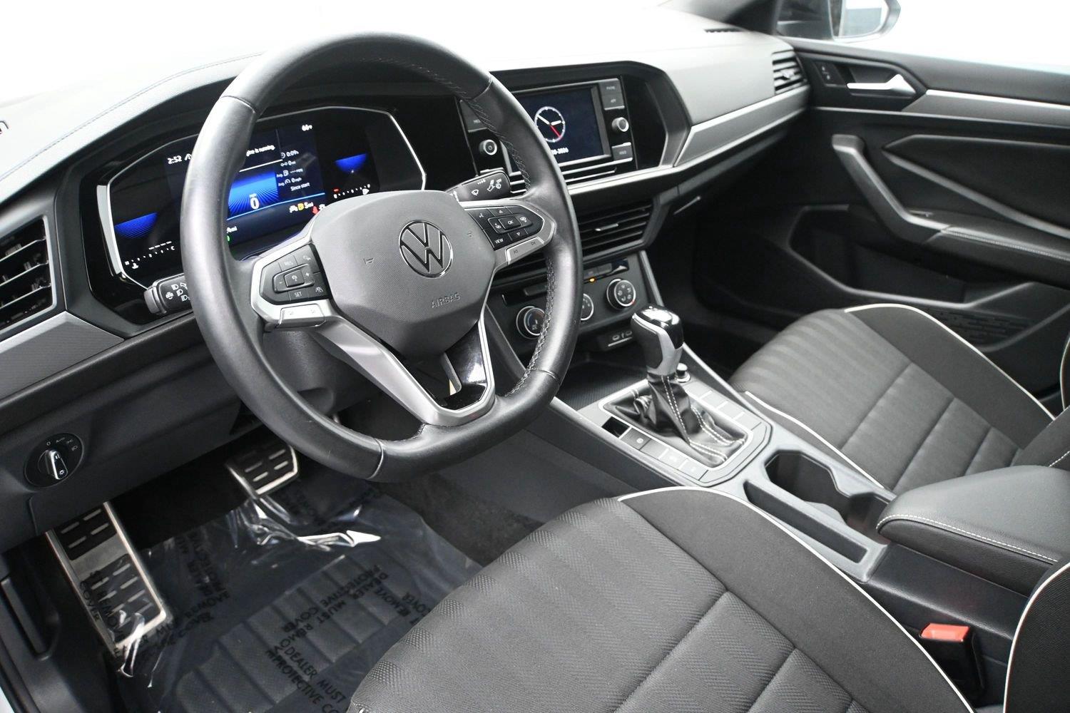 Volkswagen Jetta Sport - Image 2