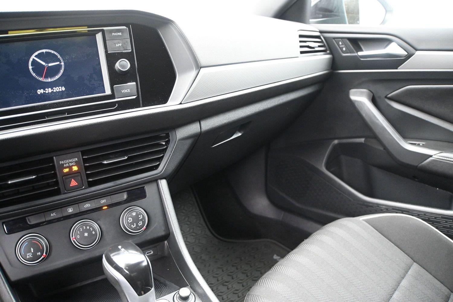 Volkswagen Jetta Sport - Image 4
