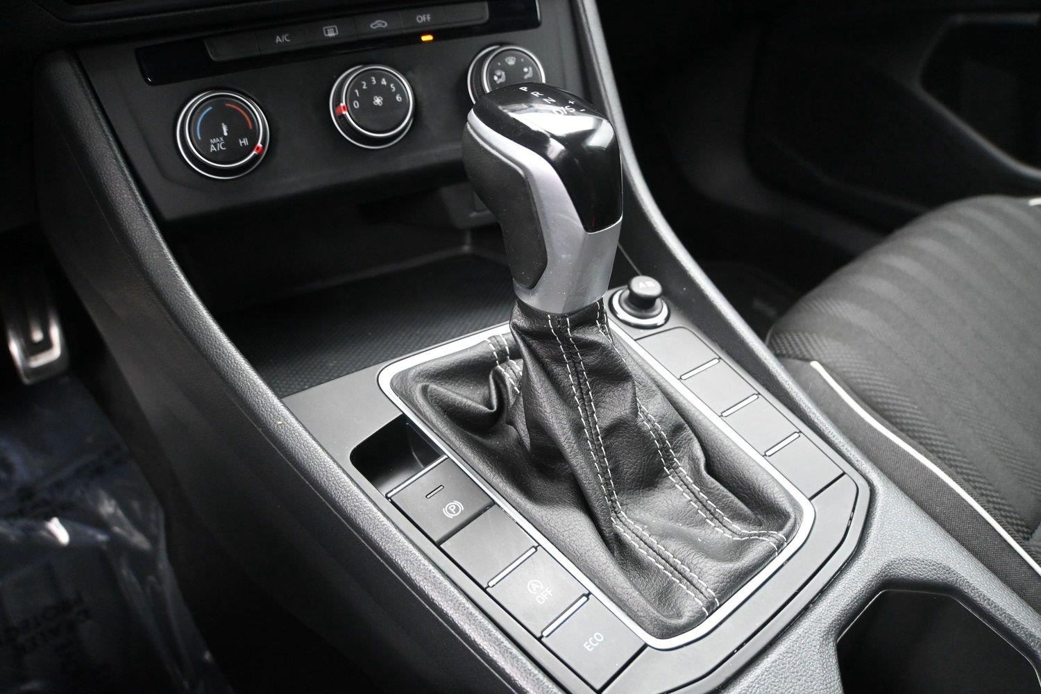 Volkswagen Jetta Sport - Image 5