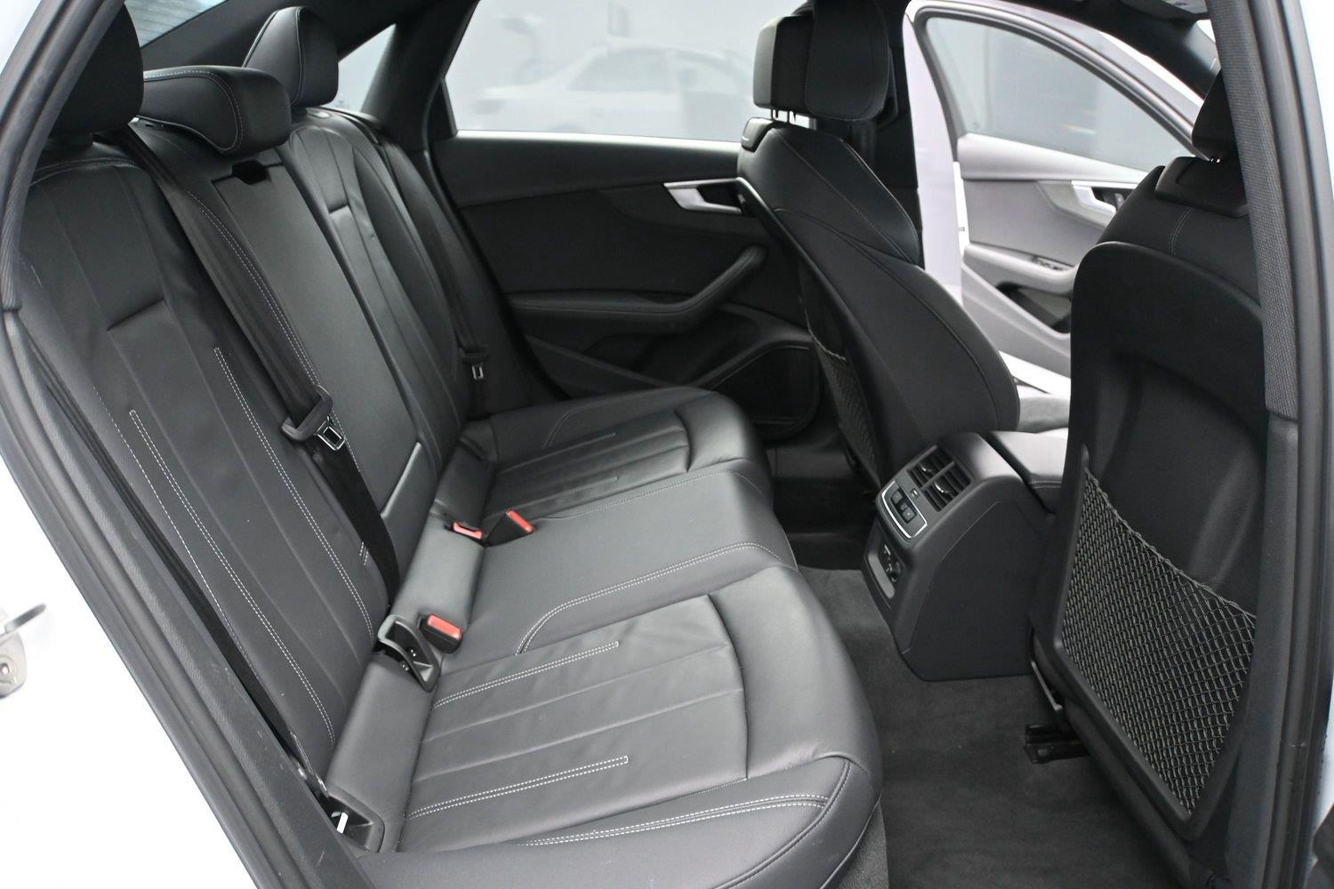 Audi A4 Sedan S line Premium Plus - Image 3